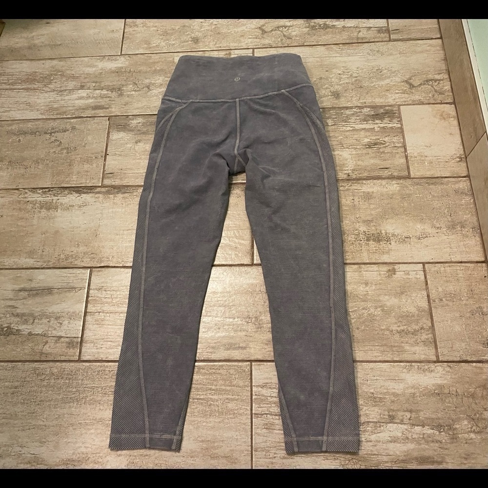Lululemon Wunder Under Crop Ribbed Snow Washed size 4 euc